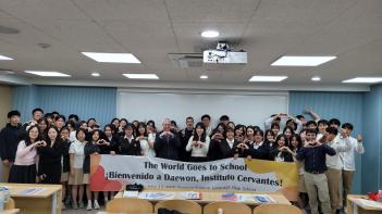 ������ ��ȭ�� Ư��(The World Goes to Sch... ÷���̹���